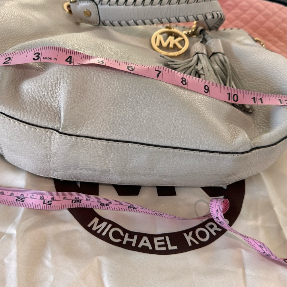 Michael Kors Crossbody Large/Med size handbag. Excellent! LOOK. With Dust Bag! - Picture 2 of 9